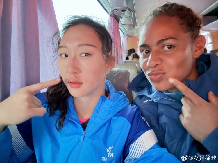 神勇！女足國門徐歡曬照，比賽中被球砸臉仍力保球門不失