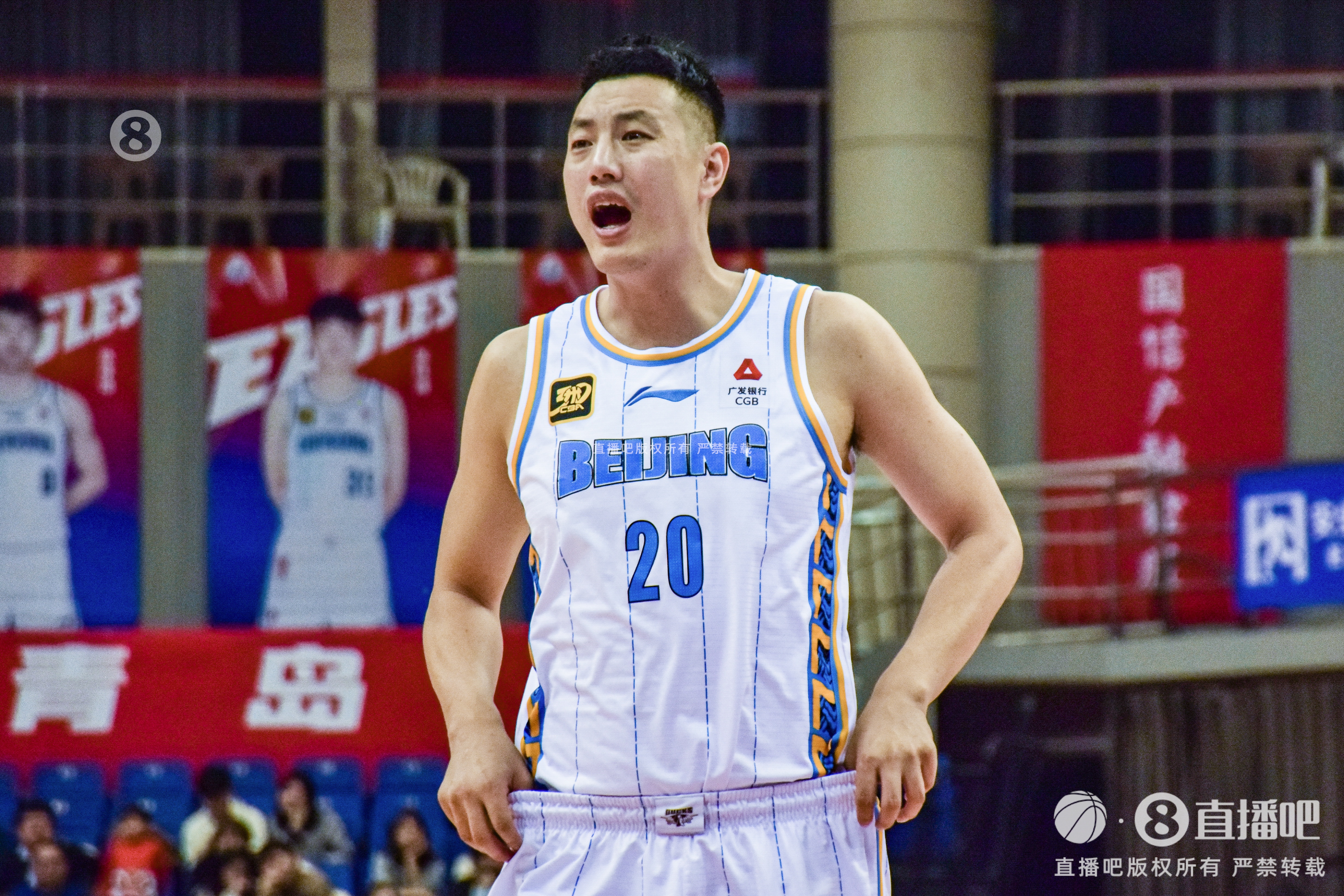  隊長以身作則！翟曉川狂搶9個前場籃板 替補4中1&6罰5中拿7分12板